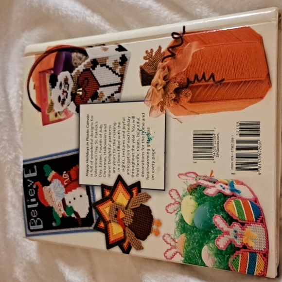 Happy Holidays in plastic canvas - Picture 2 of 16